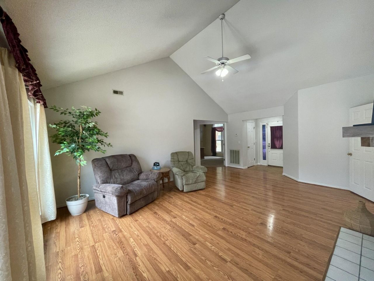 219 Gloria Street Photo 6