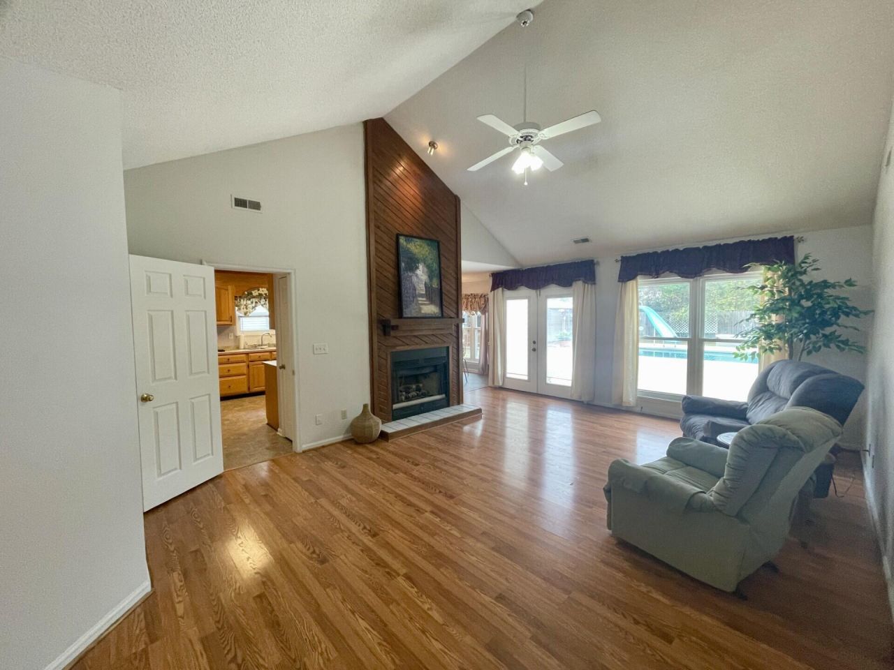 219 Gloria Street Photo 7