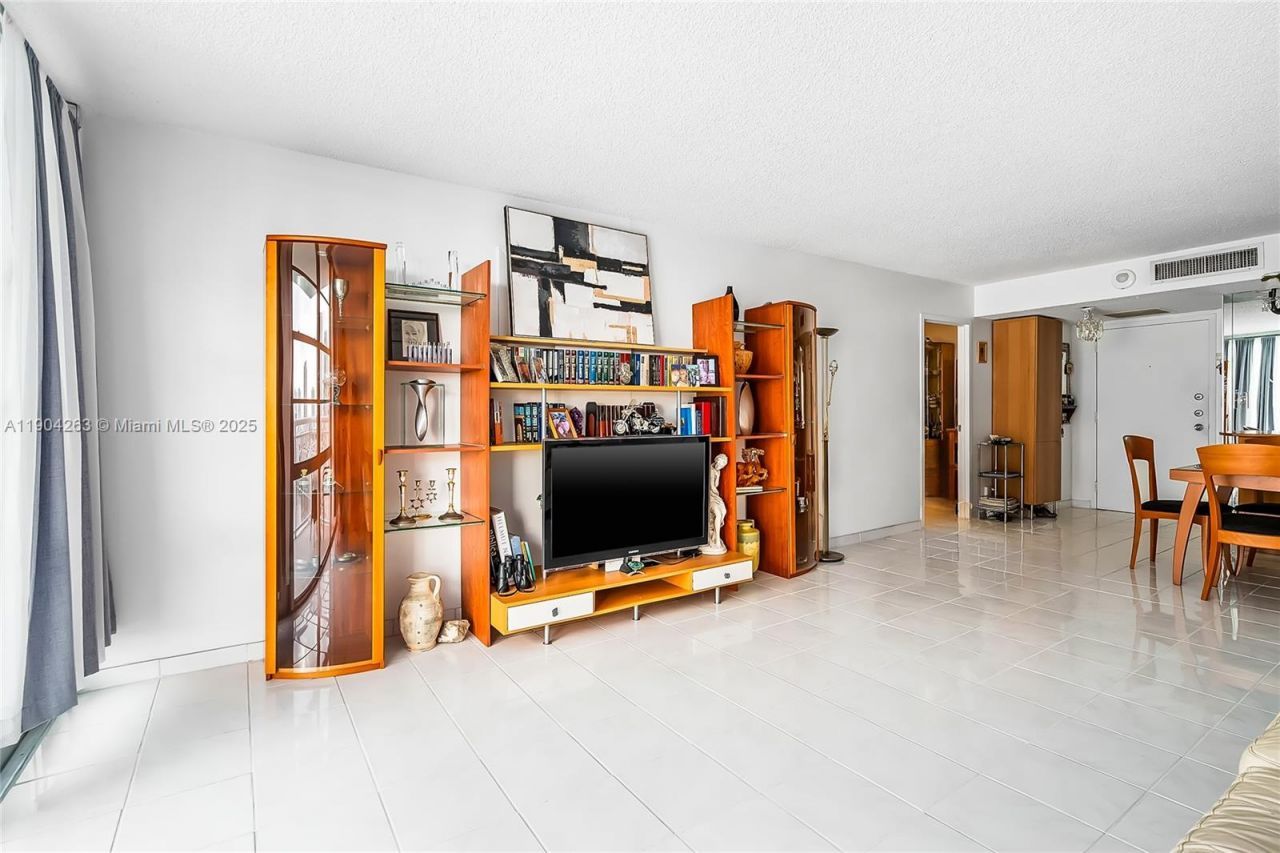 301 174th St, Unit 2208, Sunny Isles Beach, FL 33160 Photo