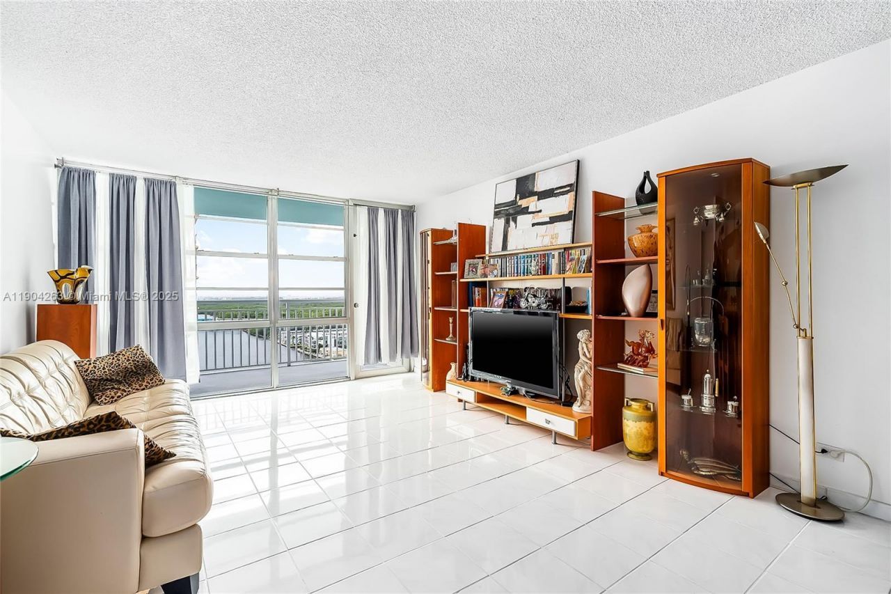 301 174th St, Unit 2208, Sunny Isles Beach, FL 33160 Photo