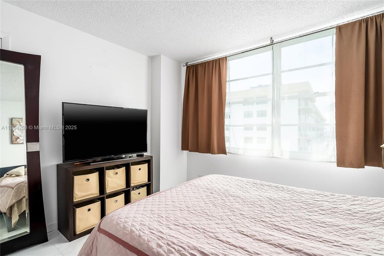 301 174th St, Unit 2208, Sunny Isles Beach, FL 33160 Photo