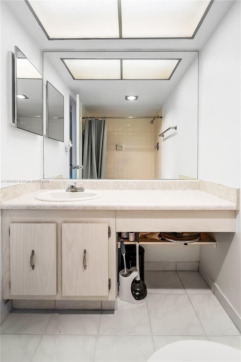 301 174th St, Unit 2208, Sunny Isles Beach, FL 33160 Photo