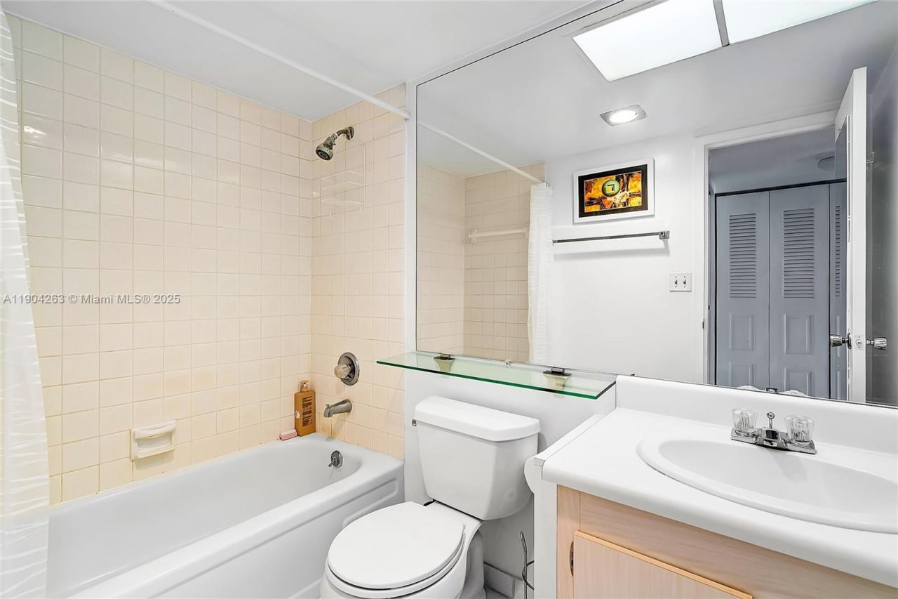 301 174th St, Unit 2208, Sunny Isles Beach, FL 33160 Photo