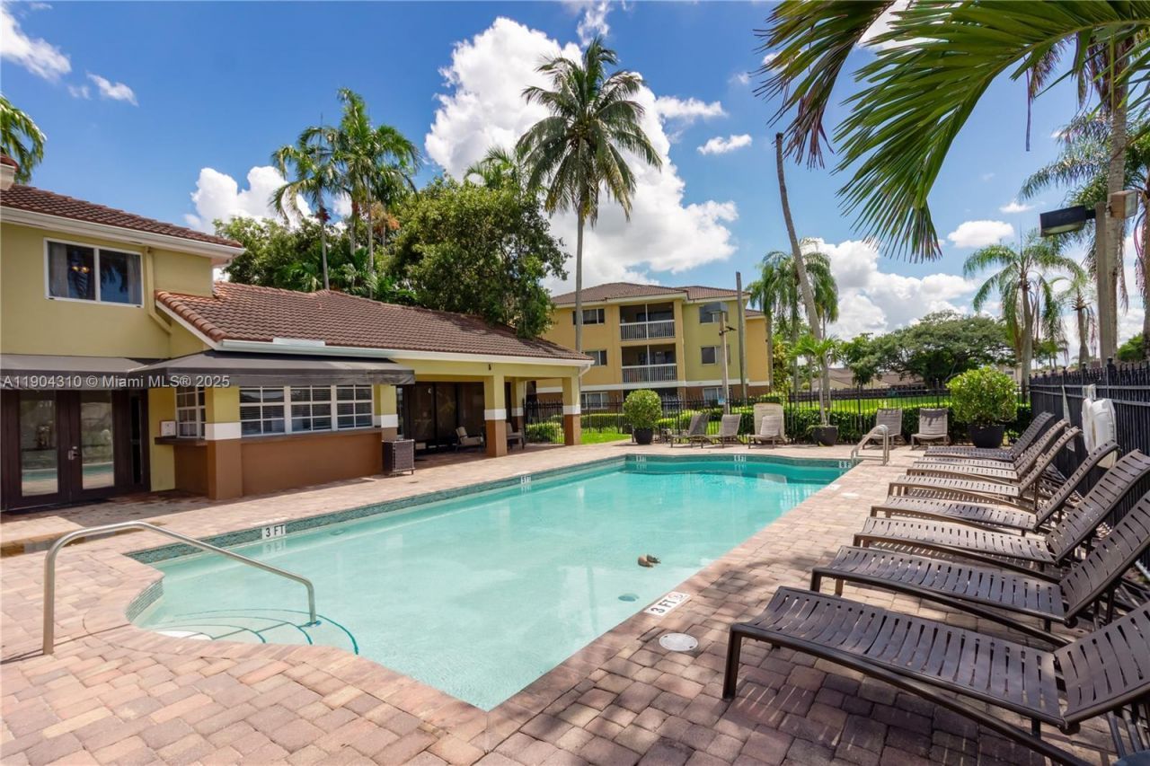 17230 NW 64th Ave, Unit -, Miami Lakes, FL 33015 Photo