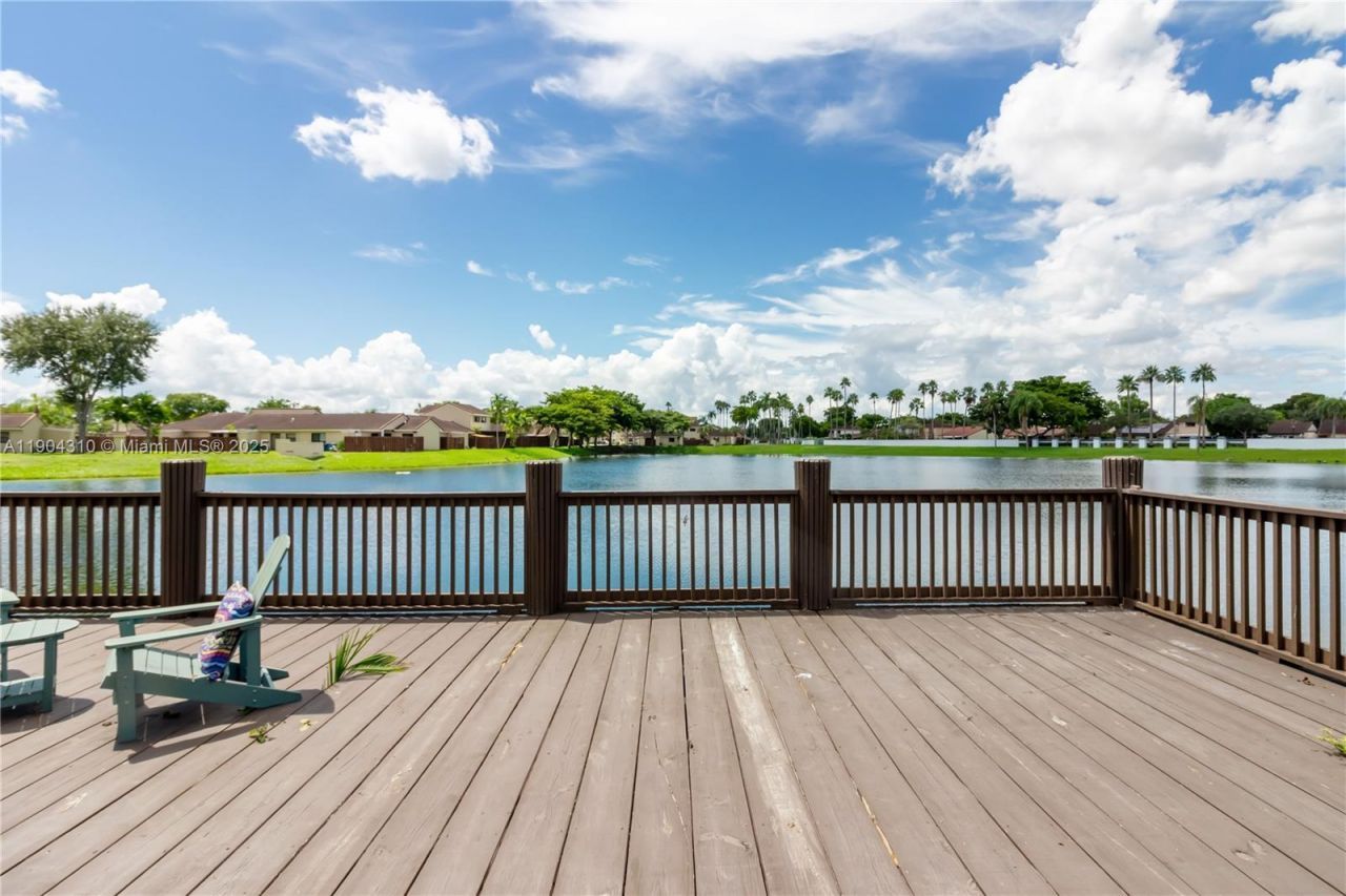 17230 NW 64th Ave, Unit -, Miami Lakes, FL 33015 Photo