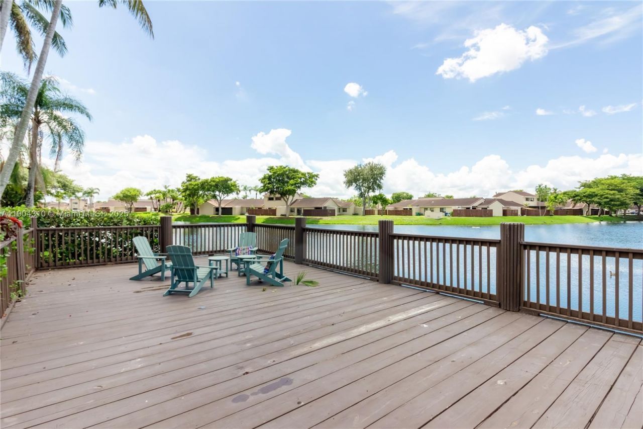 17230 NW 64th Ave, Unit -, Miami Lakes, FL 33015 Photo