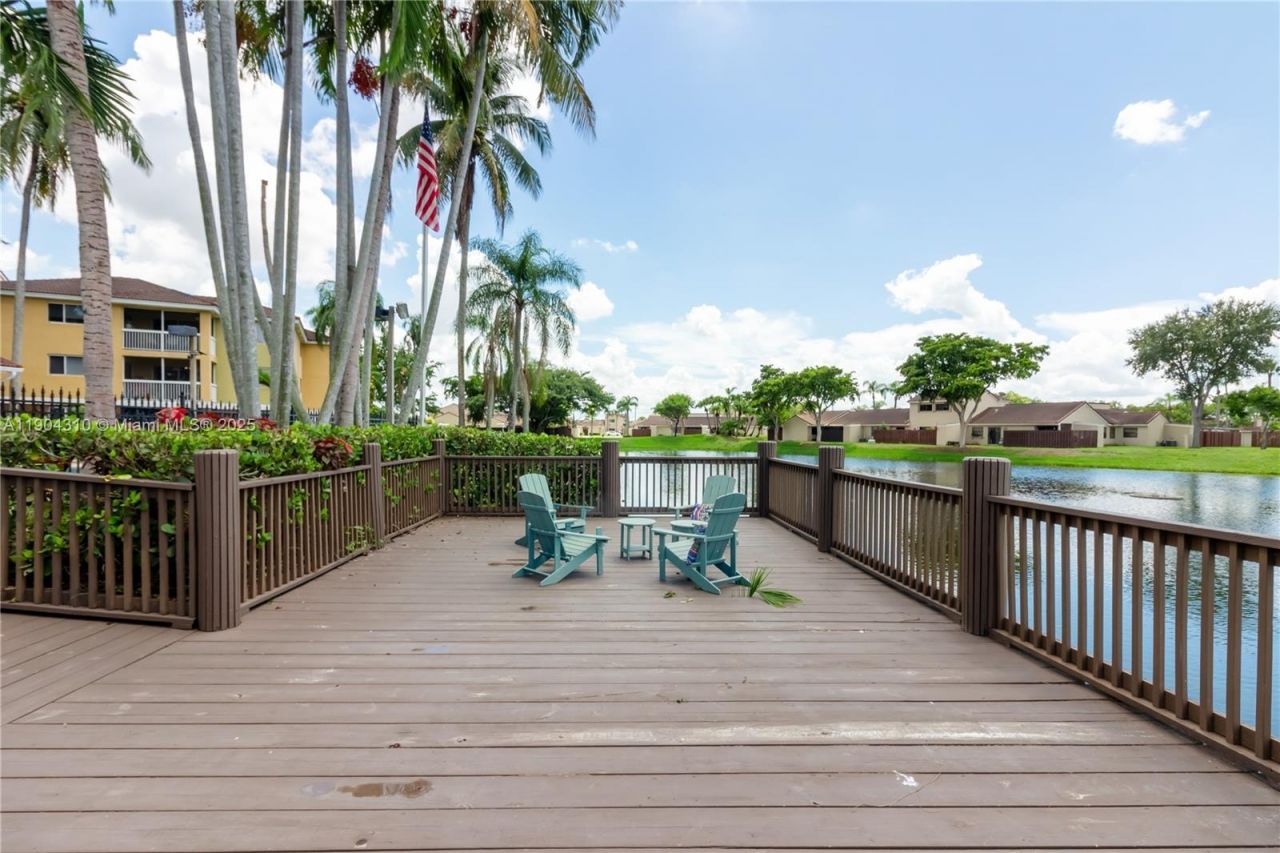 17230 NW 64th Ave, Unit -, Miami Lakes, FL 33015 Photo