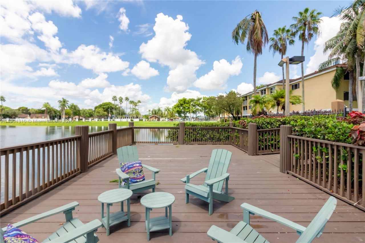 17230 NW 64th Ave, Unit -, Miami Lakes, FL 33015 Photo