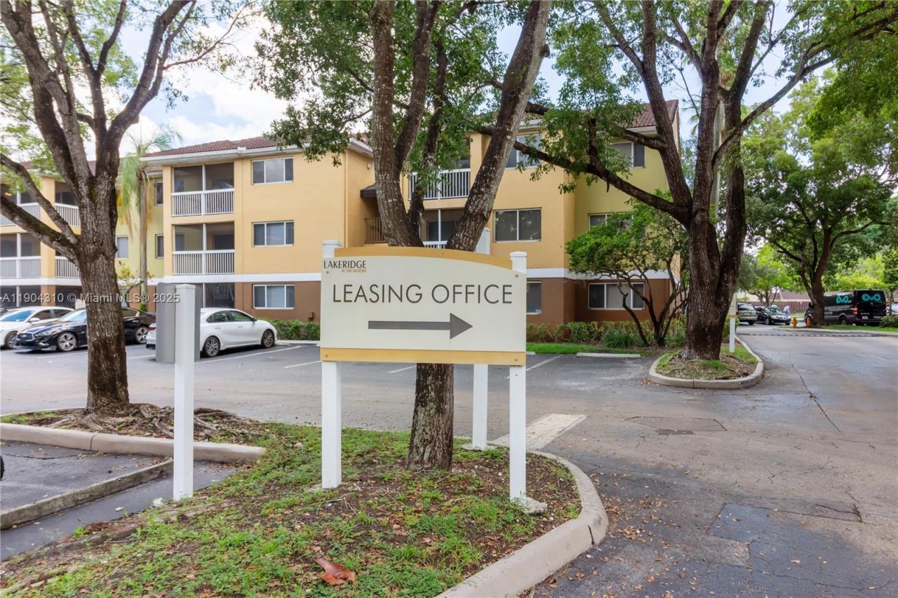 17230 NW 64th Ave, Unit -, Miami Lakes, FL 33015 Photo