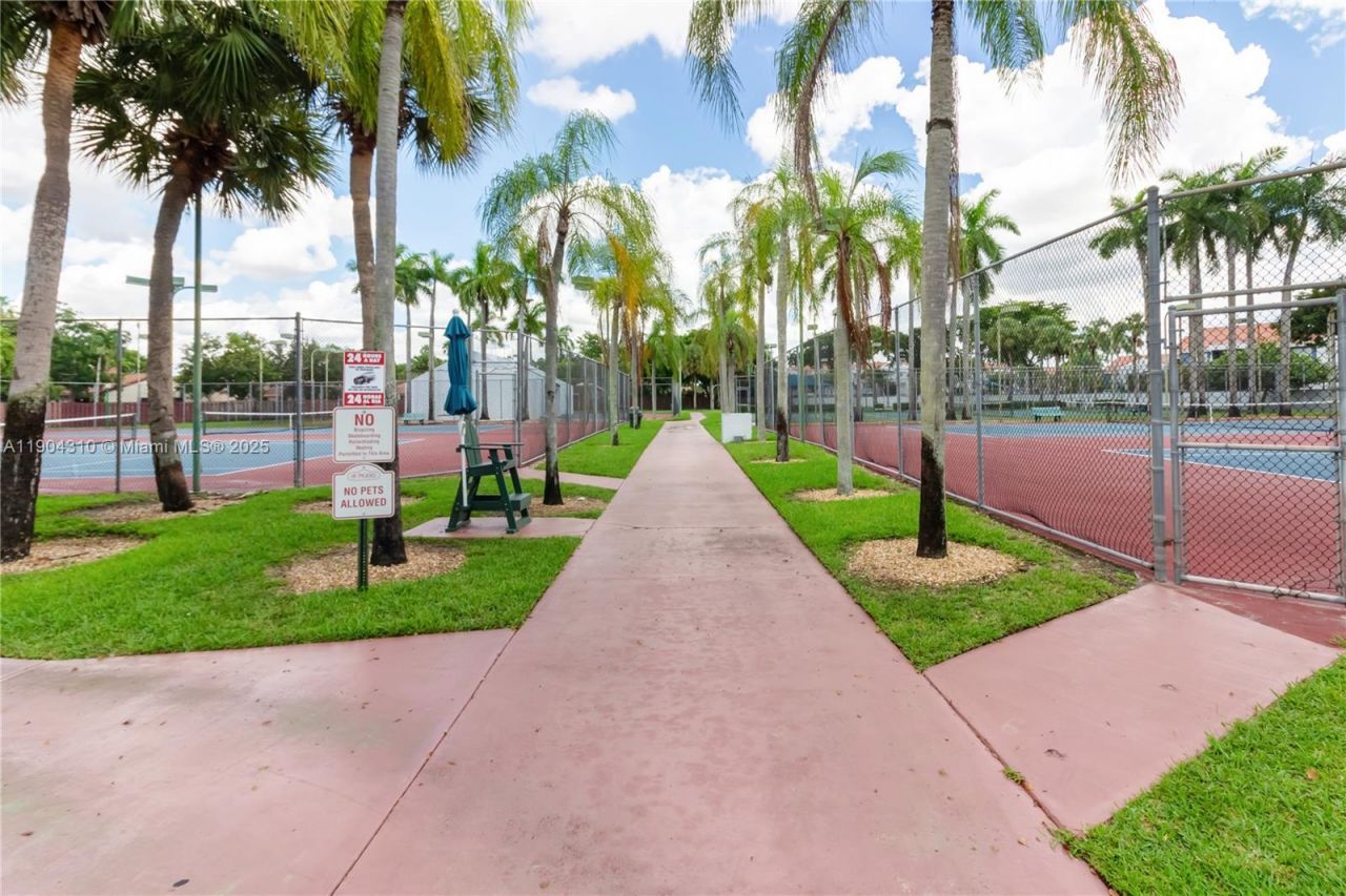 17230 NW 64th Ave, Unit -, Miami Lakes, FL 33015 Photo