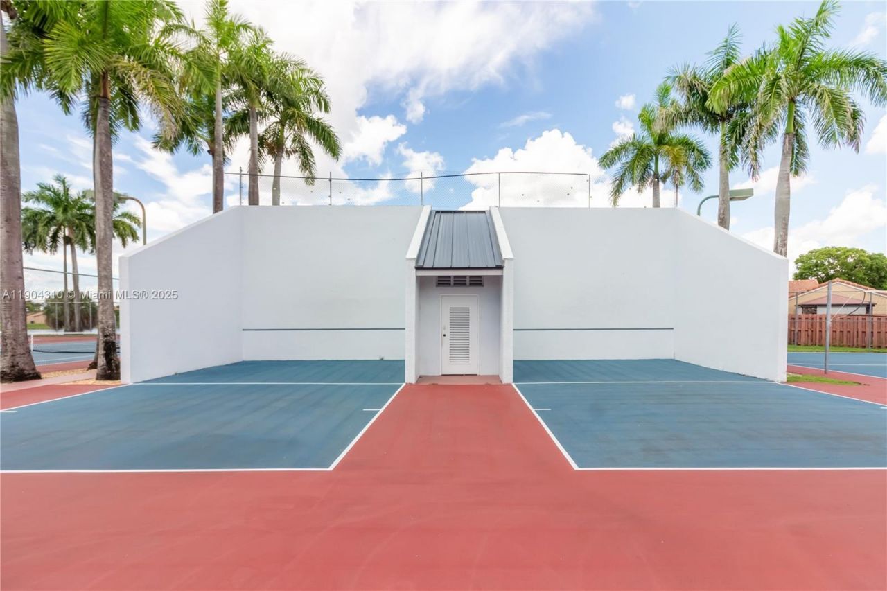 17230 NW 64th Ave, Unit -, Miami Lakes, FL 33015 Photo