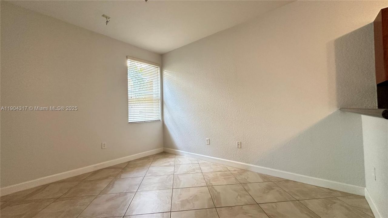 110 Jacaranda Country Club Dr, Unit 205, Plantation, FL 33324 Photo