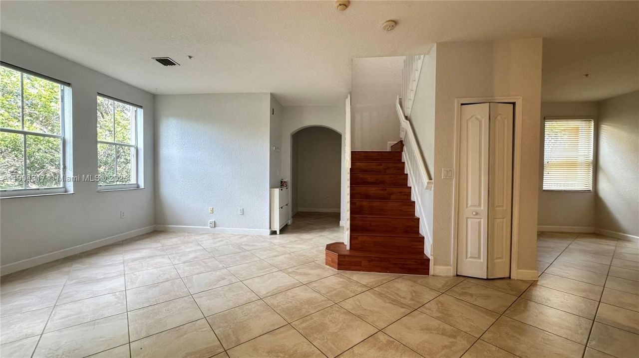 110 Jacaranda Country Club Dr, Unit 205, Plantation, FL 33324 Photo