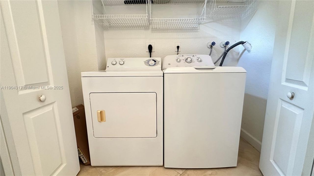 110 Jacaranda Country Club Dr, Unit 205, Plantation, FL 33324 Photo