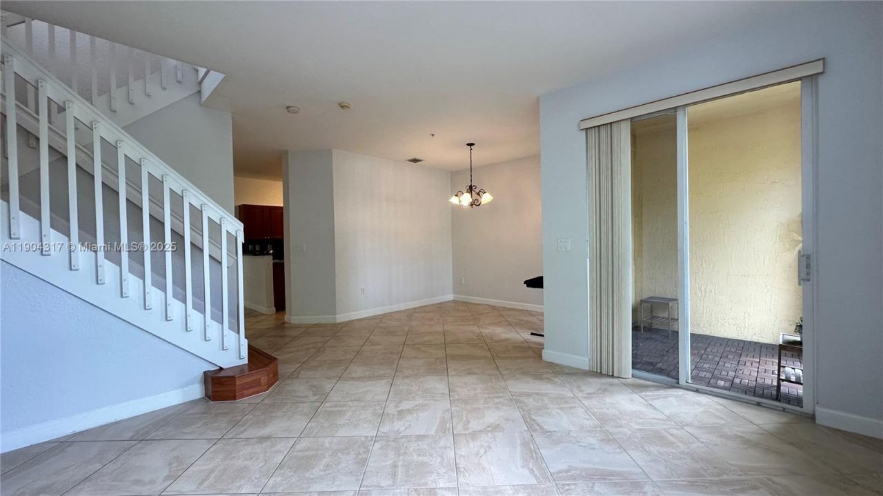 110 Jacaranda Country Club Dr, Unit 205, Plantation, FL 33324 Photo