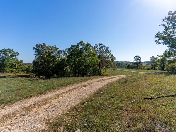 000 County Road 1130 , Willow Springs, MO 65793