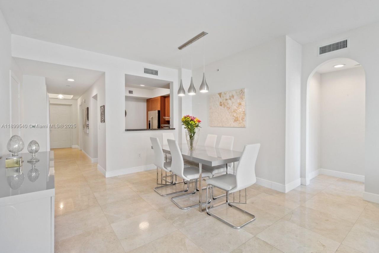 3340 NE 190th St, Unit 405, Aventura, FL 33180 Photo