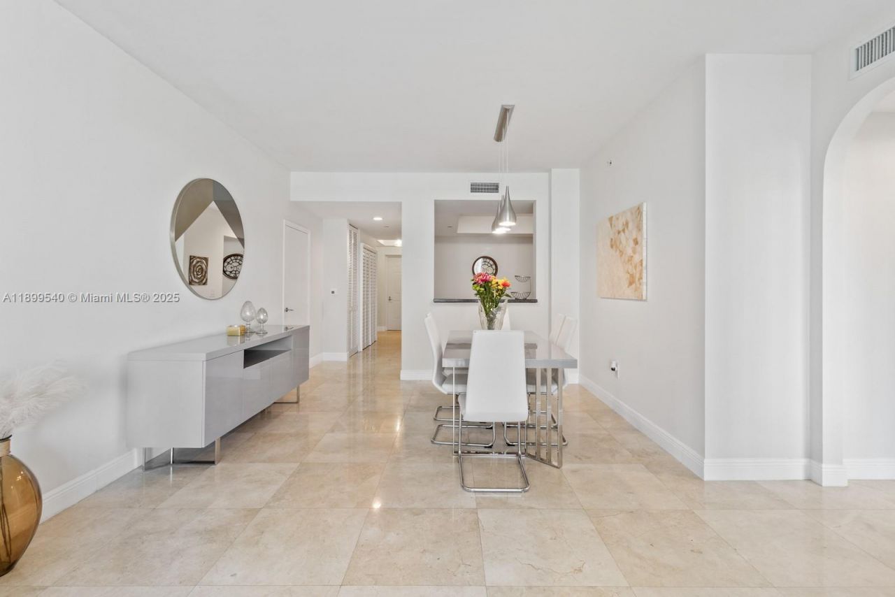 3340 NE 190th St, Unit 405, Aventura, FL 33180 Photo