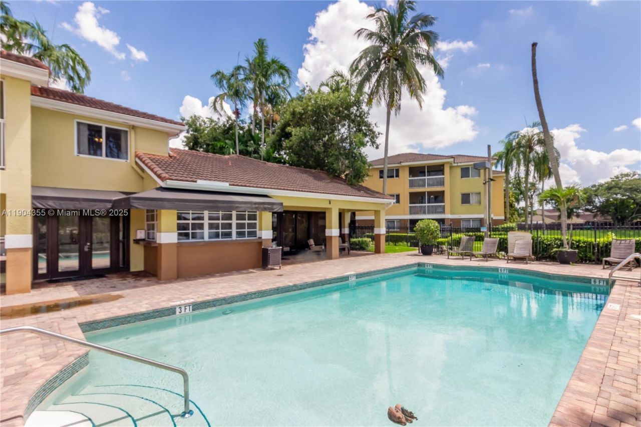 17230 NW 64th Ave, Unit ., Miami Lakes, FL 33015 Photo