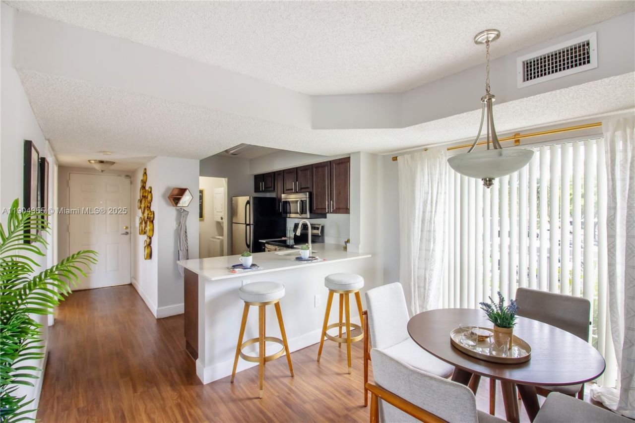 17230 NW 64th Ave, Unit ., Miami Lakes, FL 33015 Photo