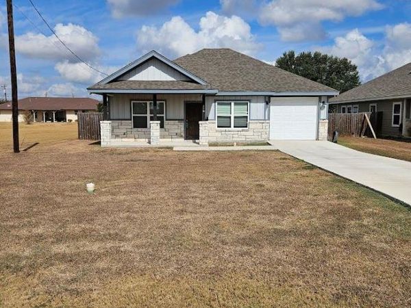 110 E Otto ST, Marion, TX 78124