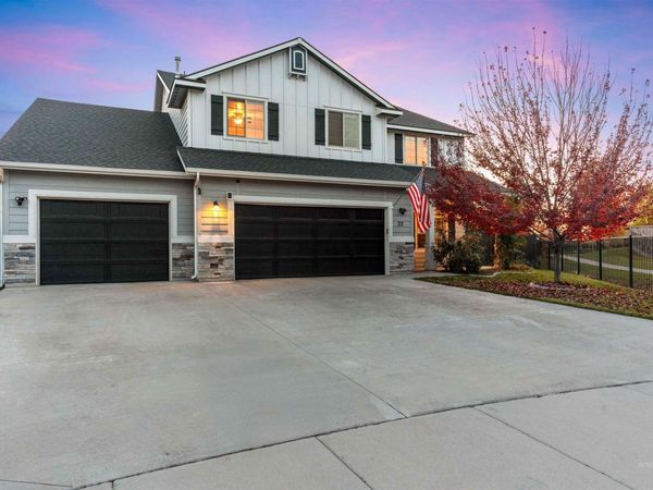 37 E Ensenada Dr, Meridian, ID 83646