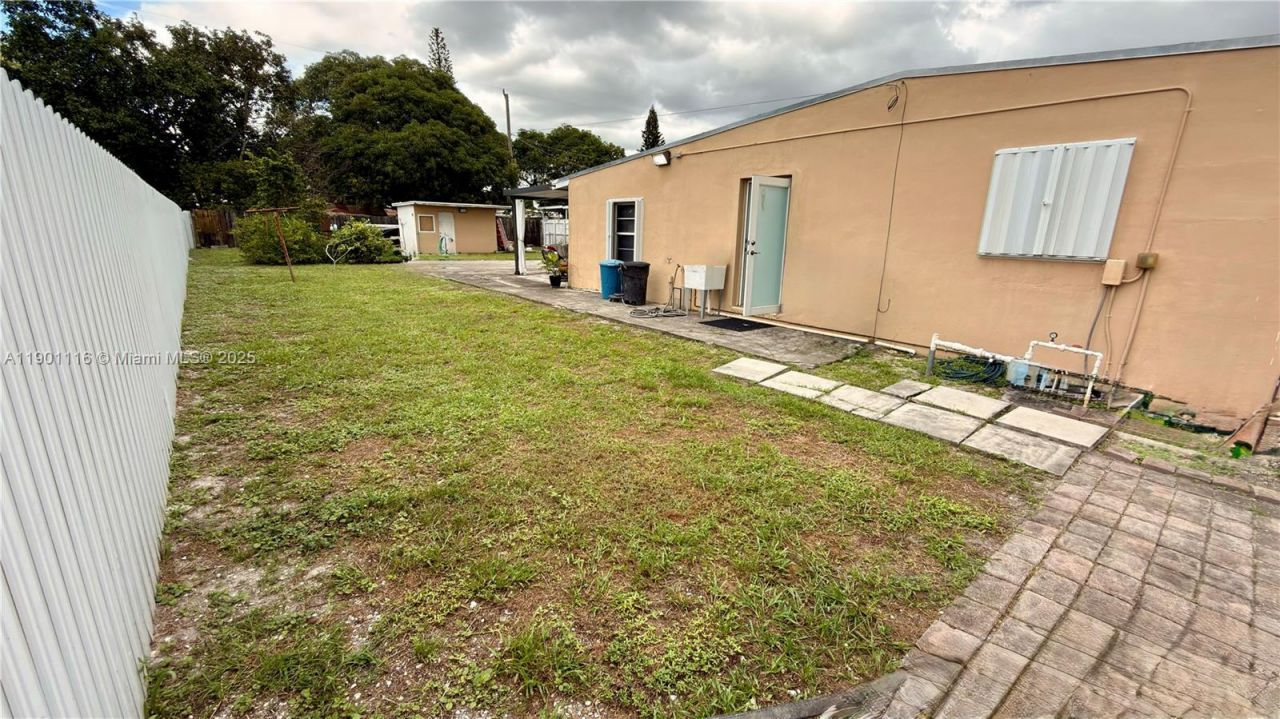 1041 E 19th St, Hialeah, FL 33013 Photo