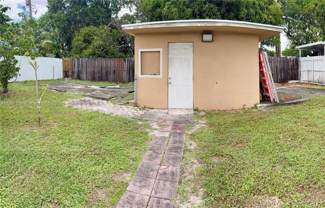 1041 E 19th St, Hialeah, FL 33013 Photo
