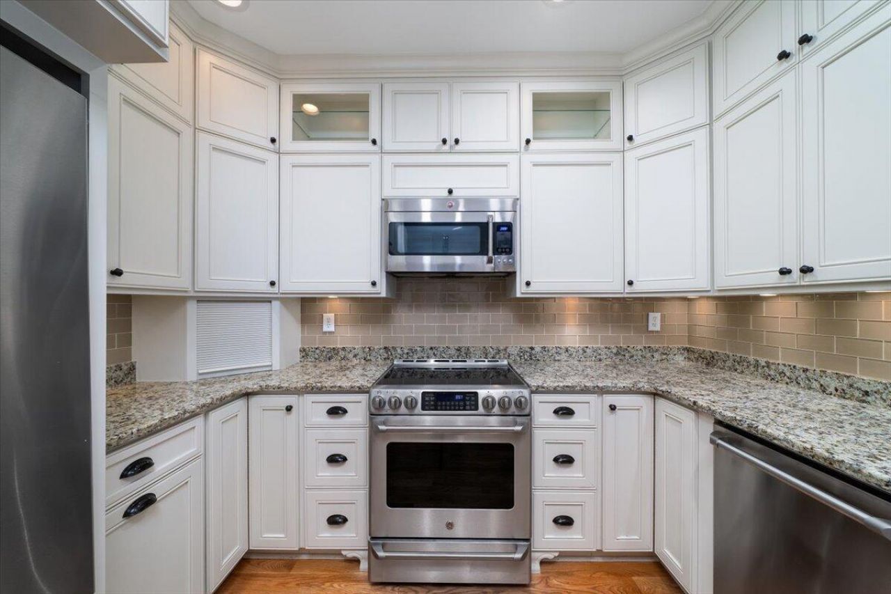 1904 English Ivy Court Photo 12