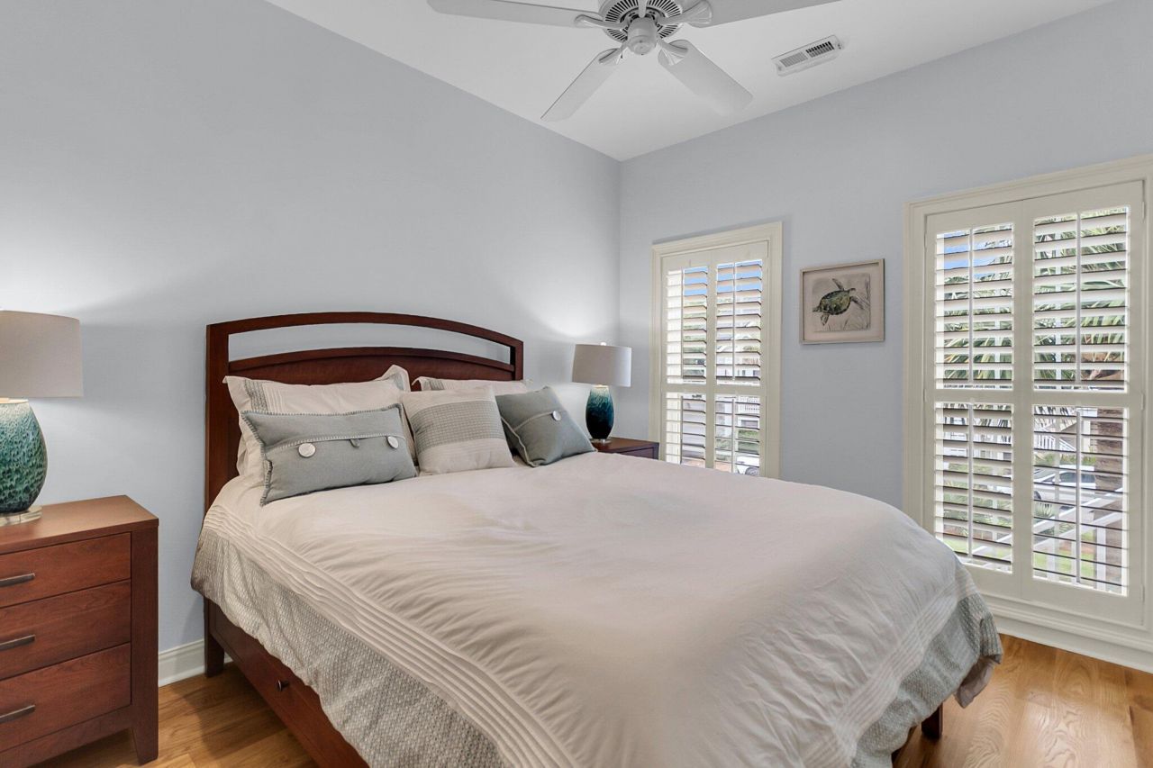 1904 English Ivy Court Photo 21