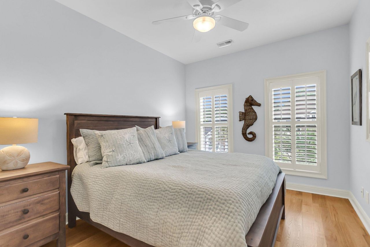 1904 English Ivy Court Photo 24