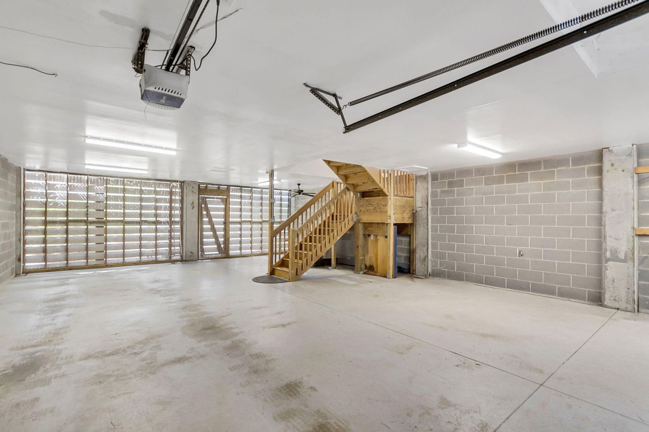 1904 English Ivy Court Photo 27