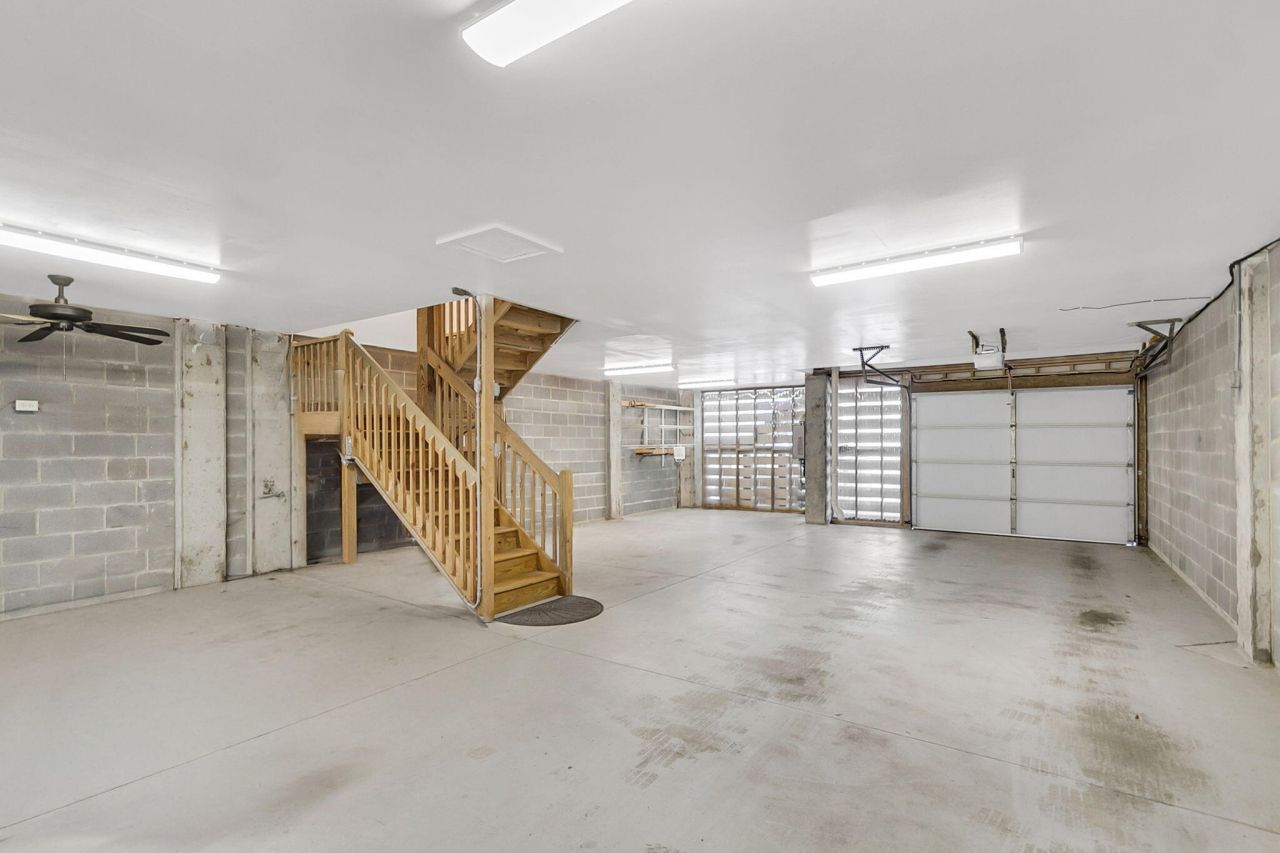 1904 English Ivy Court Photo 28