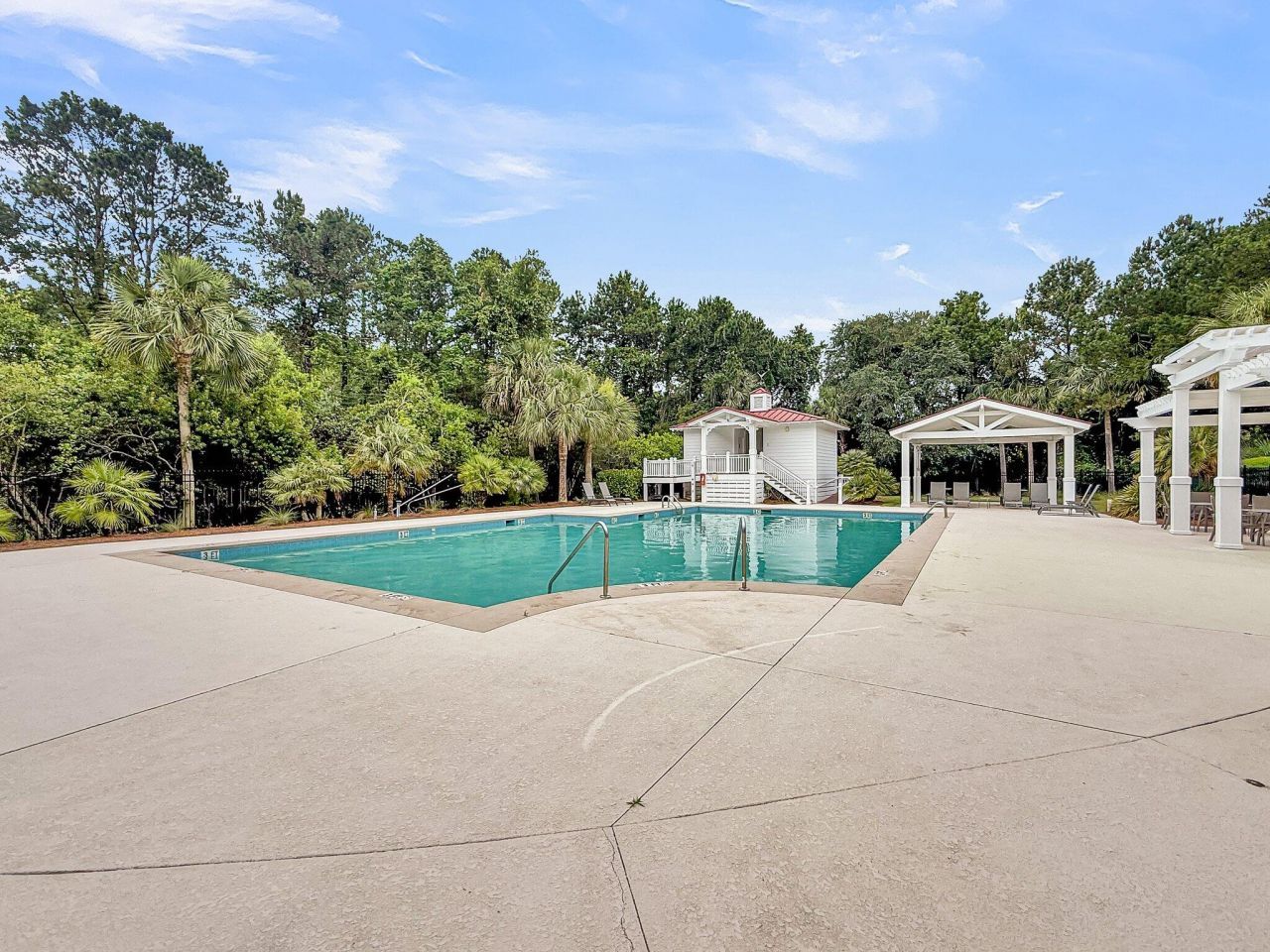 1904 English Ivy Court Photo 36