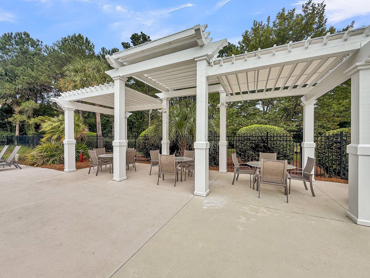 1904 English Ivy Court Photo 37