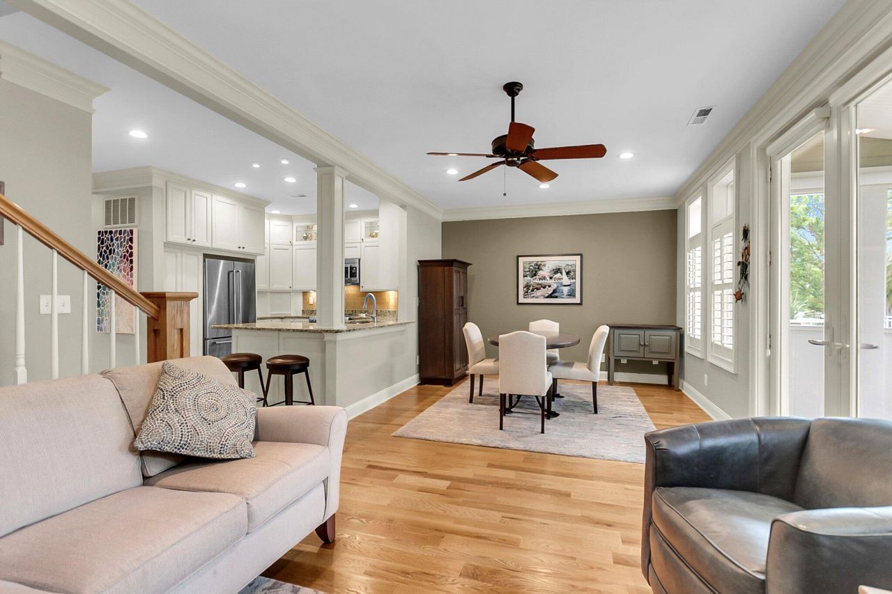 1904 English Ivy Court Photo 7