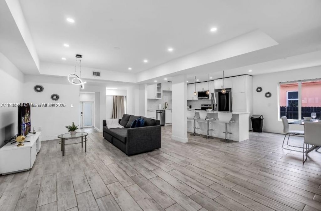 420 NE 90th St, Unit N/A, El Portal, FL 33138 Photo