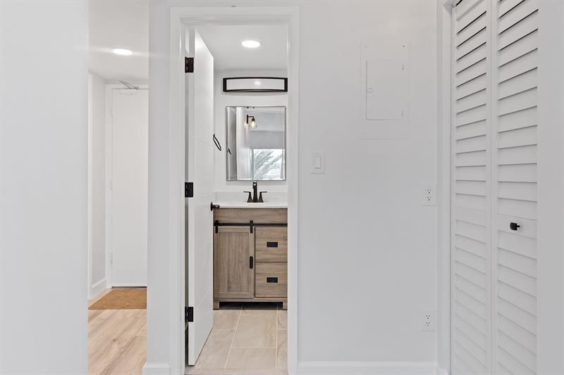 2900 NE 30th Street, Unit 5D, Fort Lauderdale, FL 33306 Photo