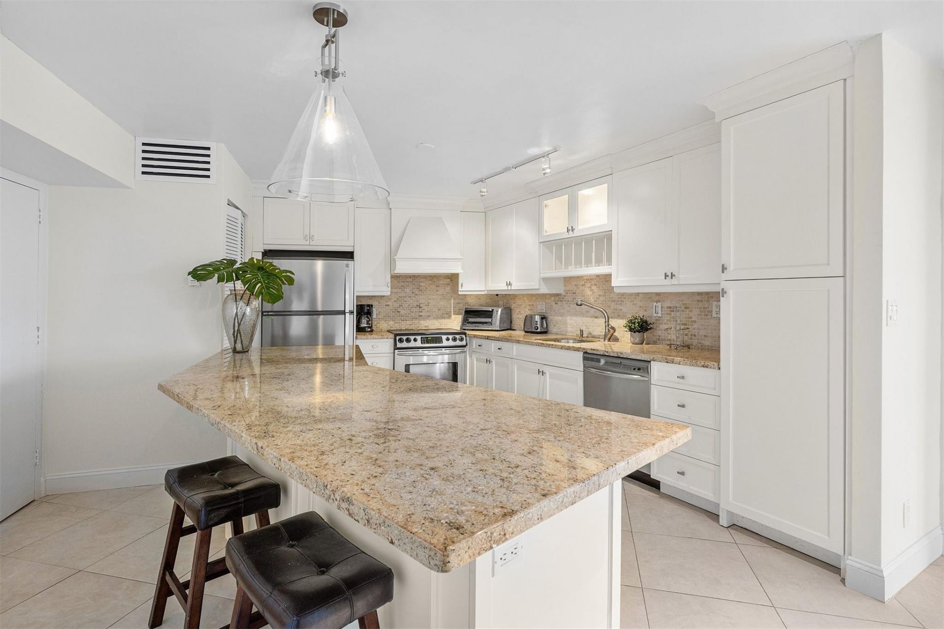 3000 Holiday Drive, Unit 1104, Fort Lauderdale, FL 33316 Photo