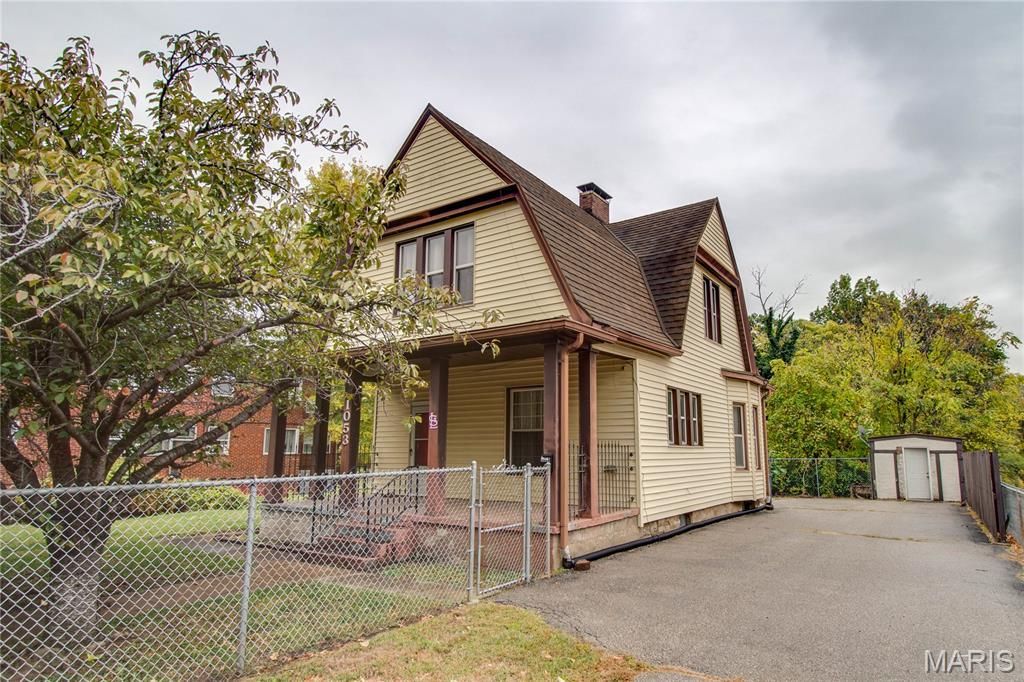 1053 Washington Avenue, Alton, IL 62002 Main Photo