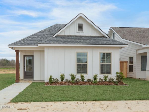 102 Ridgedale Alley, Scott, LA 70583