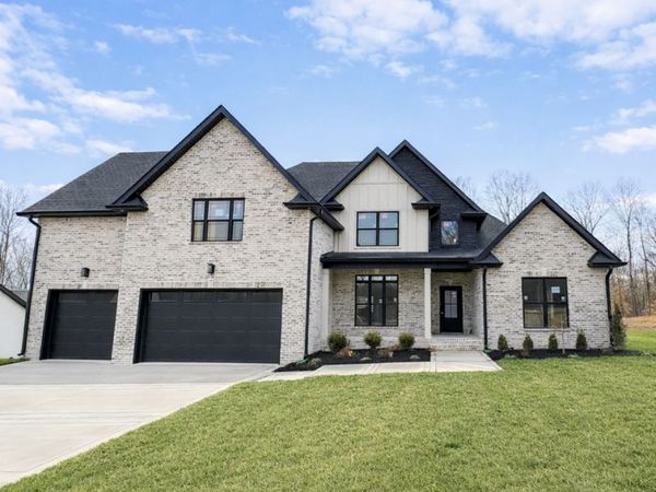 1330 Reda Dr, Clarksville, TN 37042