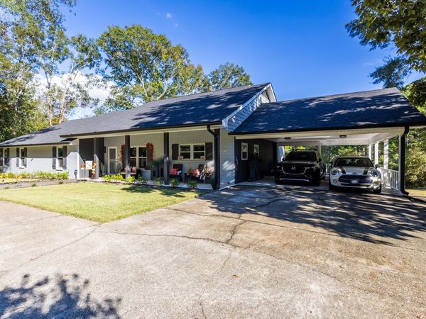 207 Hickory Hill Dr., Hattiesburg, MS 39402