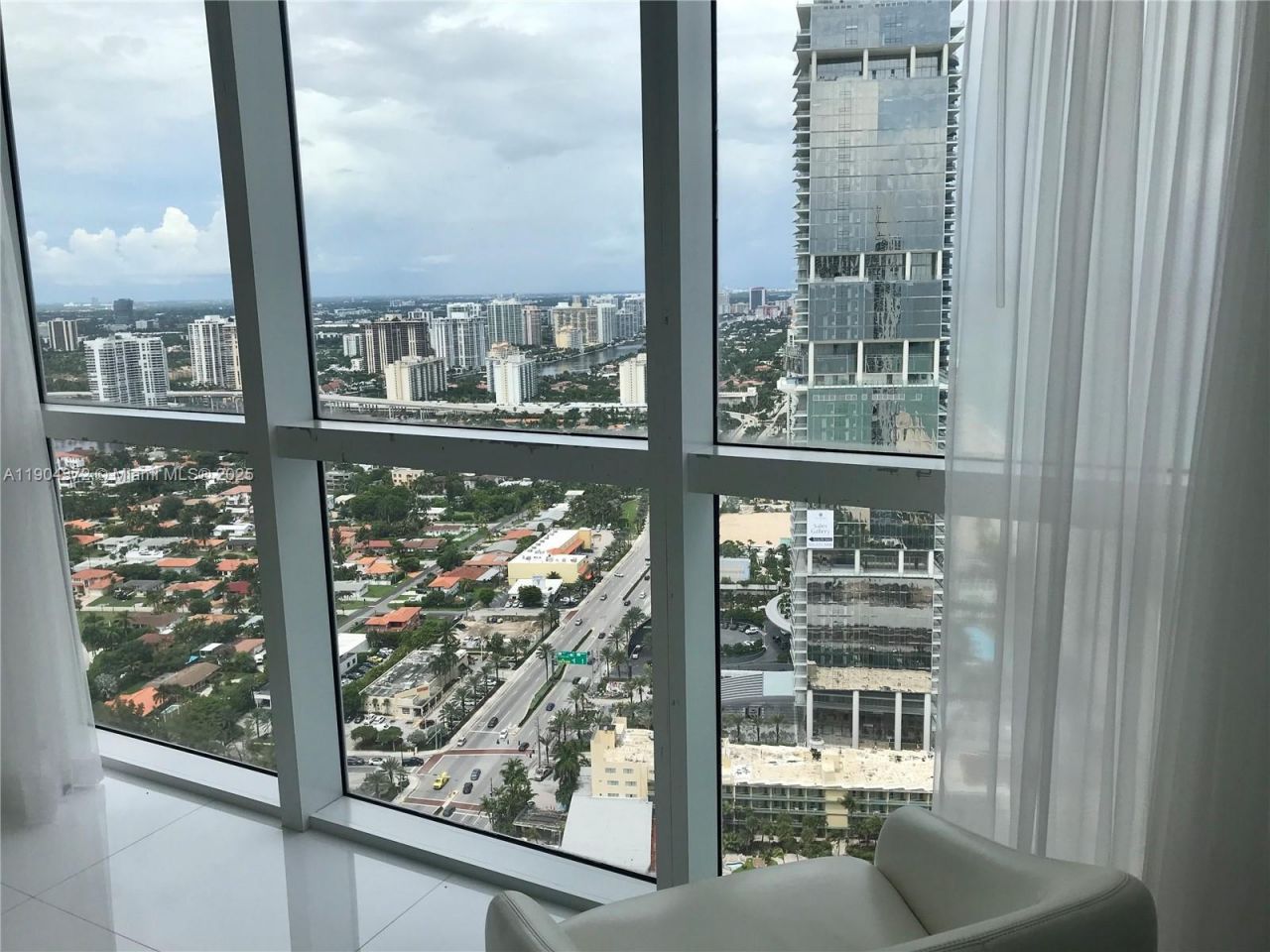 18201 Collins Ave, Unit 5104, Sunny Isles Beach, FL 33160 Photo