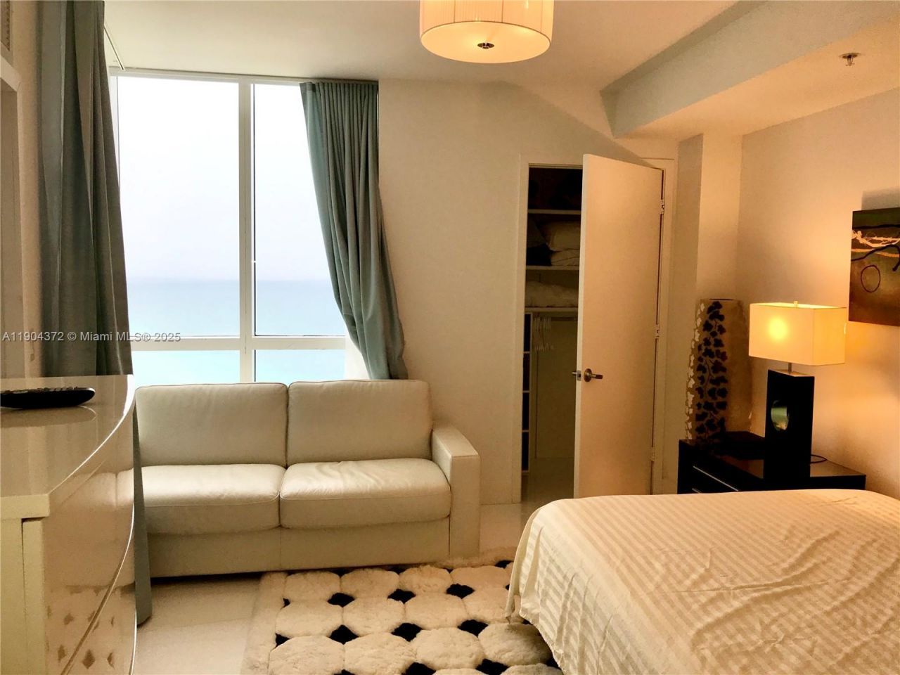 18201 Collins Ave, Unit 5104, Sunny Isles Beach, FL 33160 Photo