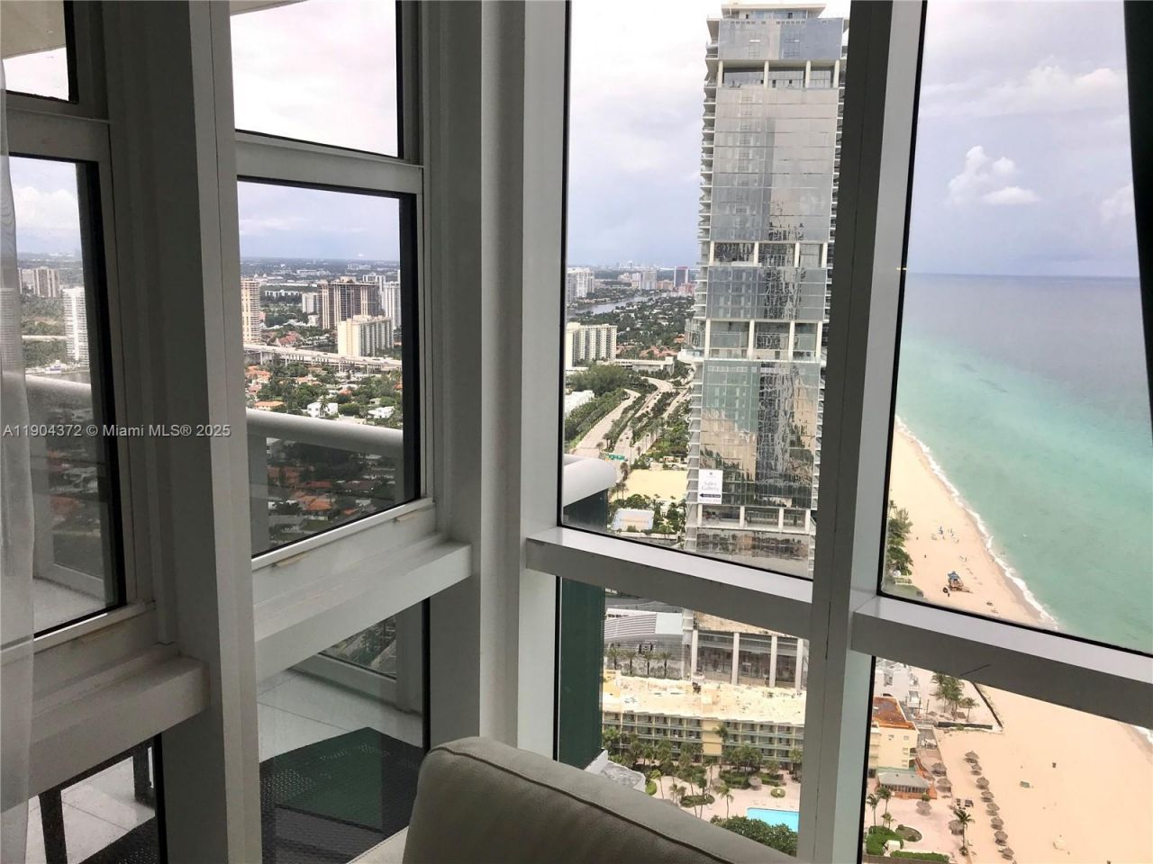 18201 Collins Ave, Unit 5104, Sunny Isles Beach, FL 33160 Photo