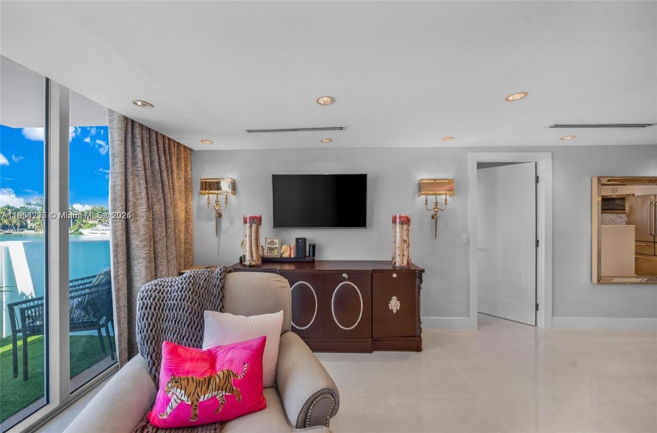 5838 Collins Ave, Unit 2F, Miami Beach, FL 33140 Photo