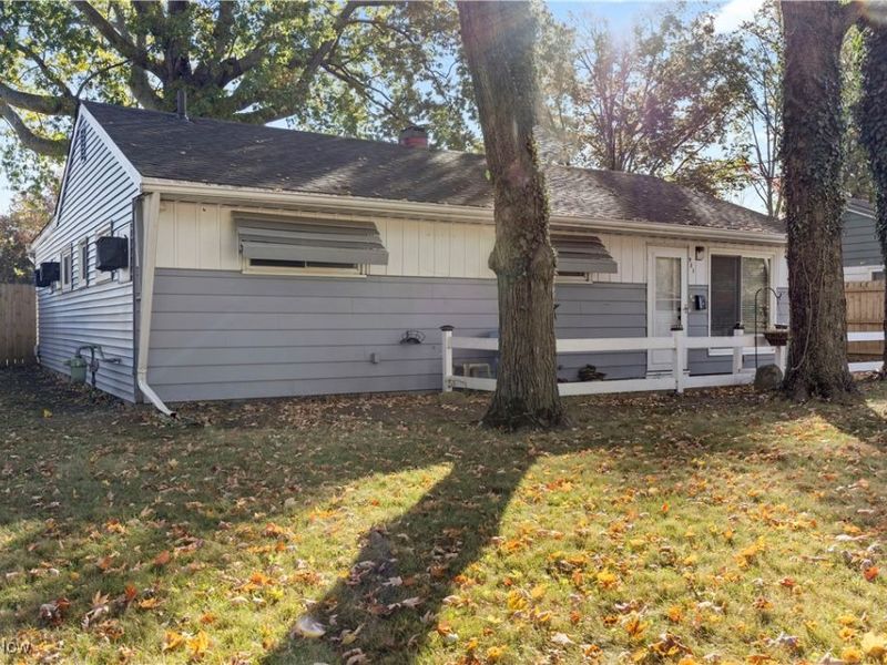 931 East Drive, Sheffield Lake, OH 44054 Photo 2