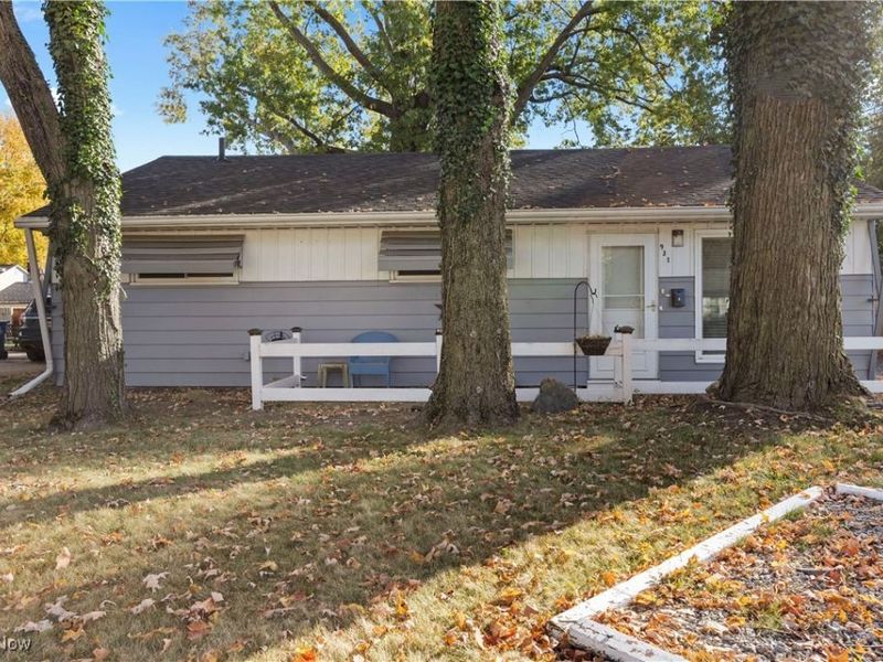 931 East Drive, Sheffield Lake, OH 44054 Photo 3