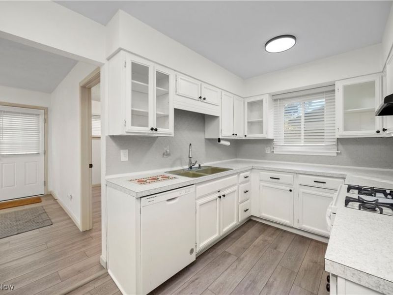 931 East Drive, Sheffield Lake, OH 44054 Photo 7